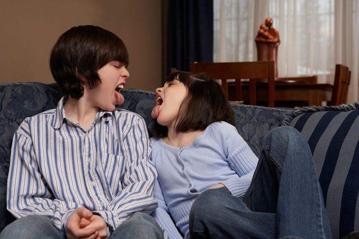 A Guide to Fostering Teamwork in Siblings Before Raksha Bandhan and how to deal with sibling jealousy.
